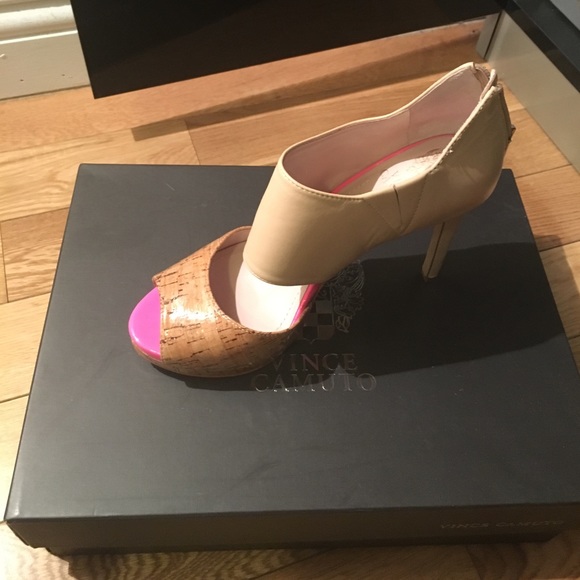 Vince Camuto almost new shoes US 7.5 - Picture 3 of 4